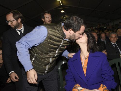 Dalla crisi al matrimonio, Elisa Isoardi aspetta la proposta da Matteo Salvini