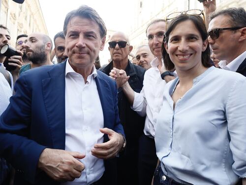 Pd-M5s, dalla Liguria a Bari è "guerra". Elly Schlein? Chi l'ha vista