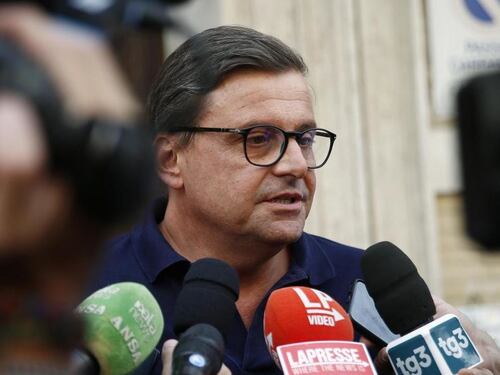 Sondaggi, il centrodestra "vede" il 50 per cento. Renzi e Calenda, il dato da allarme rosso
