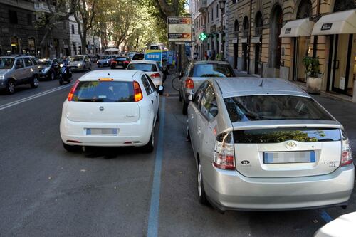 A Roma "no parking, no shopping". Uno studio spiega il perché