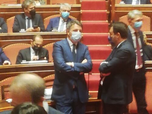 Il colloquio a notte fonda tra Salvini e Renzi. La furia con Draghi e prove di larghe intese sul Quirinale