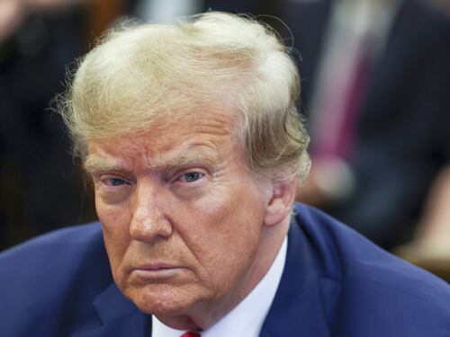 Usa, un giudice dell’Illinois inguaia Trump e lo esclude dalle primarie