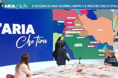 L'Aria che tira, gaffe di Bonelli: non trova l'Egitto sulla mappa
