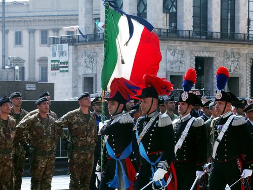 Parata del 2 giugno, show di Conte. E Salvini non applaude la bandiera della UE