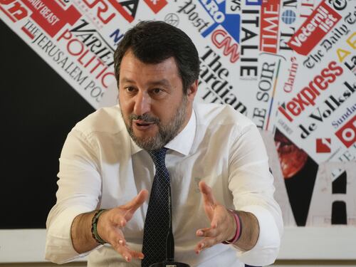 “Regole e pene certe”. L’ennesima aggressione scatena Matteo Salvini: altro che droga libera o Ius Soli