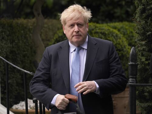 Regno Unito, le dimissioni di Johnson scatenano il caos e mettono Sunak con le spalle al muro