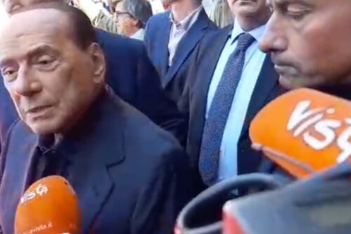 Berlusconi dimesso dal San Raffaele. "Tanta paura. Ora penso alle elezioni"