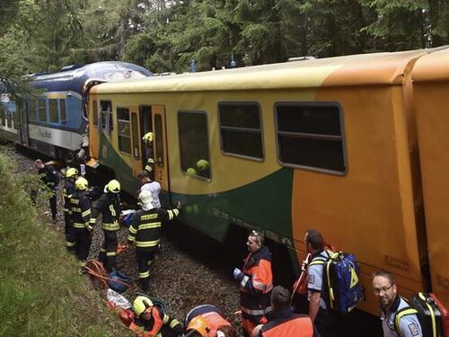 Scontro fra treni in Repubblica Ceca: tre morti e decine di feriti