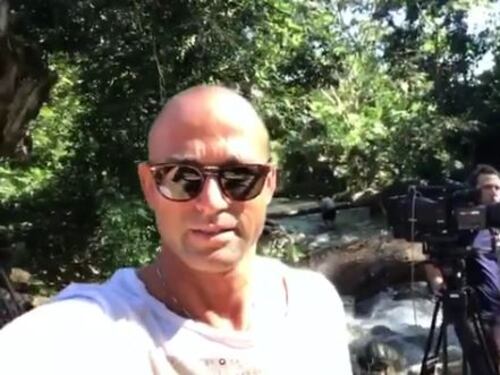 Bettarini attaccato dai mosquitos, l'inviato dell'Isola finisce in ospedale