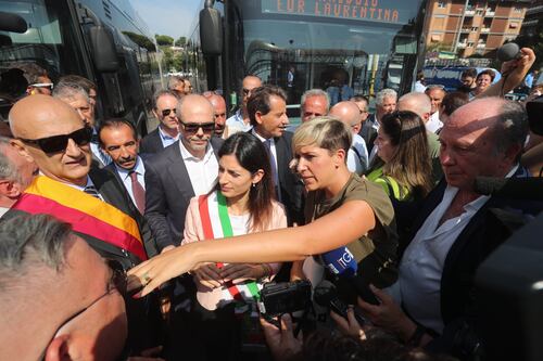 Rifiuti, il piano della Raggi: stiamo cercando siti all'estero