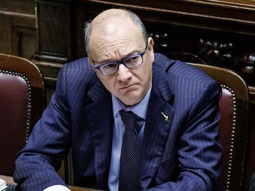 Scuola, Costituzione più fruibile. Valditara: "Stella polare" per i giovani