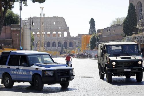 Allarme degli 007 per le elezioni: "Rischio razzismo sulle Europee"