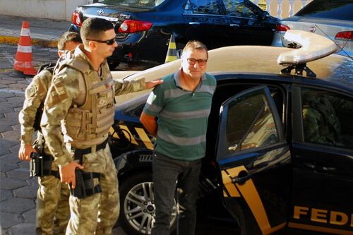 Battisti, il Brasile firma l'estradizione. Ma di lui non c'è traccia