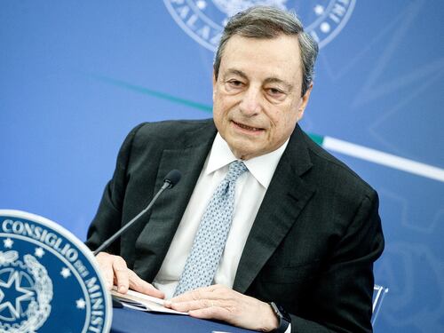 Il governo c'è solo con il M5s, Draghi prova a ricucire con Conte