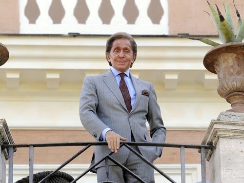 Valentino, l'ultimo maestro di stile. Meloni: l'Italia perde una leggenda