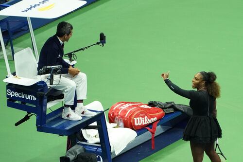 L'arbitro la sanziona e Serena Williams perde la testa. Scoppia la polemica