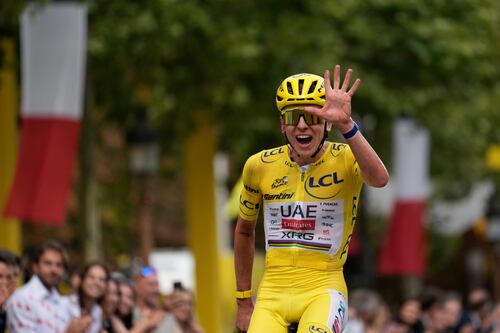 Pogacar cannibale a Parigi: il quinto Tour de France consacra lo sloveno nella storia del ciclismo