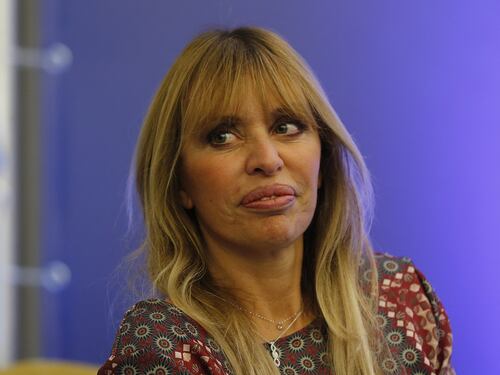 Nudi per la vita, Alessandra Mussolini si spoglia su Rai2 con Mara Maionchi