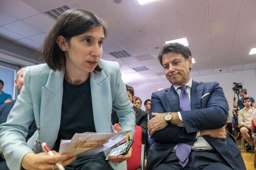 Compagni burloni e la mestizia dell'opposizione