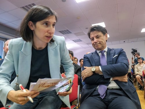 Compagni burloni e la mestizia dell'opposizione