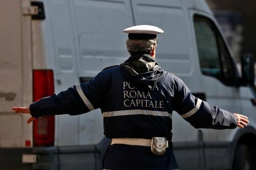 Boccea, caccia al pirata che ha ucciso un motociclista. L'appello dei vigili