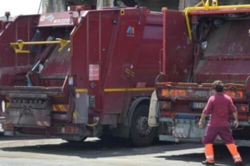 Irruzione nella rimessa Ama: insulti e minacce ai dipendenti