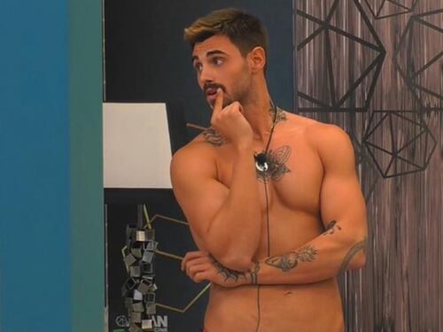 Notte hot al GfVip3, Giulia Salemi ci prova con Monte. Cattaneo fa strane domande alla marchesa D'Aragona