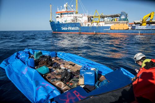 Per i migranti scende in campo la Cei: "I minori a bordo li accogliamo noi"