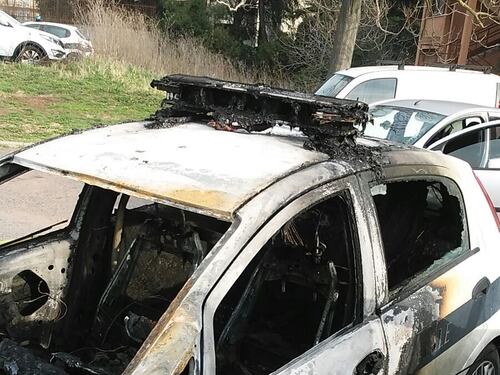 Parco della Caffarella, in fiamme tre auto della Polizia locale