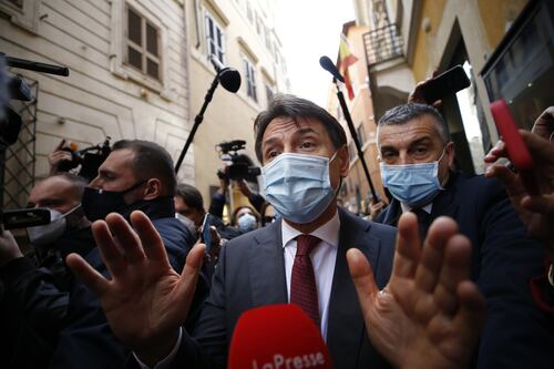 Governo Draghi, Giuseppe Conte dice no. La risposta tragicomica a Minzolini: "Così torni a parlare male di me"