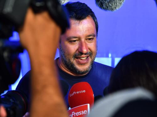 "Ho sbirciato un sondaggio e..." Matteo Salvini gode, che botta per la sinistra