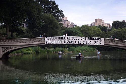 Striscione a Central Park, i laziali "accolgono" la Roma a New York