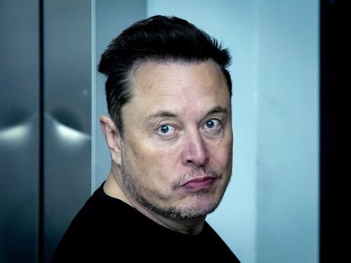 Elon Musk, lo studio che lo inchioda: miliardi di visualizzazioni per le sue fake news