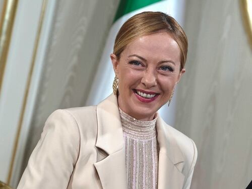 Il The Times elogia Giorgia Meloni: "Prima leader italiana seria"