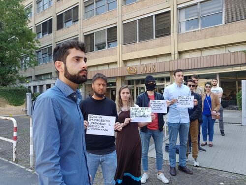 Il flash mob di Gioventù nazionale all'Inps"Reddito di cittadinanza marchetta elettorale"