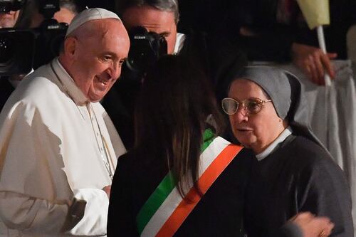 Il Papa alla Via Crucis prega per migranti, prostitute e vittime della pedofilia