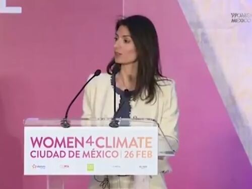 Roma, lo spot messicano della Raggi: "Auto diesel vietate in centro dal 2024"
