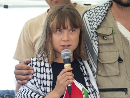 La flotilla di Greta nella bufera: "Attivista fotografato con un capo di Hamas"
