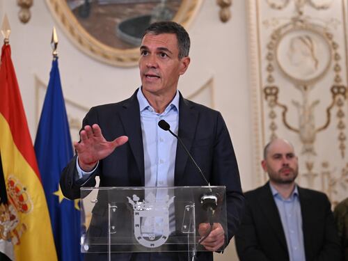 Sanchez, meritato riposo. Dopo il disastro a Ceuta va in vacanza a Lanzarote