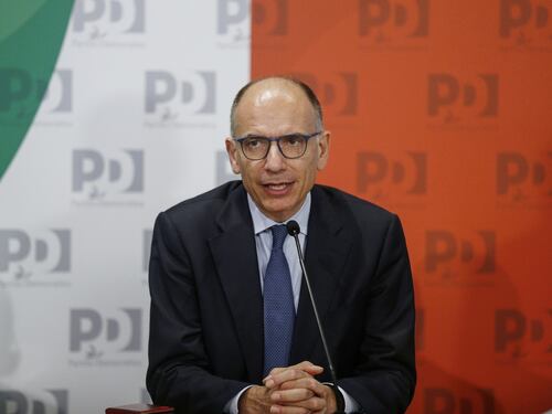 Elezioni, il Pd naviga nel buio e non sa che pesci prendere. Continua la faida Letta-Renzi