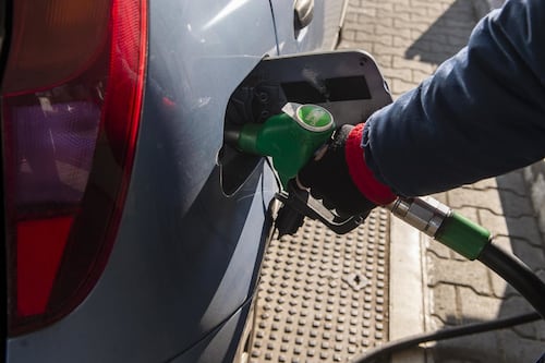 Prezzo benzina e diesel, l'impennata dopo il lockdown: ecco la stangata sui carburanti
