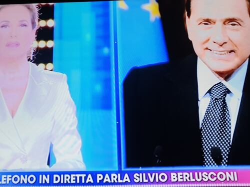 Decreto scuola, così Silvio Berlusconi disintegra i Cinque stelle
