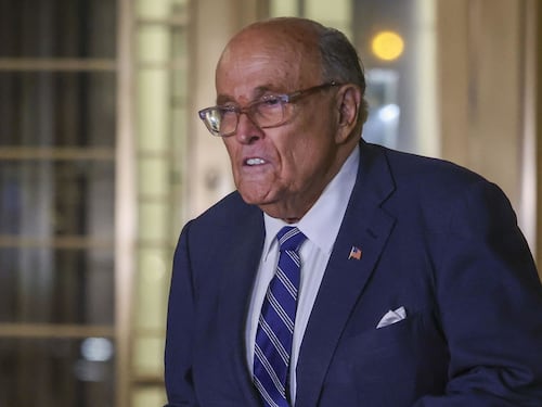 Caos Minnesota. Rudy Giuliani:" Dietro i disordini, gruppi addestrati"