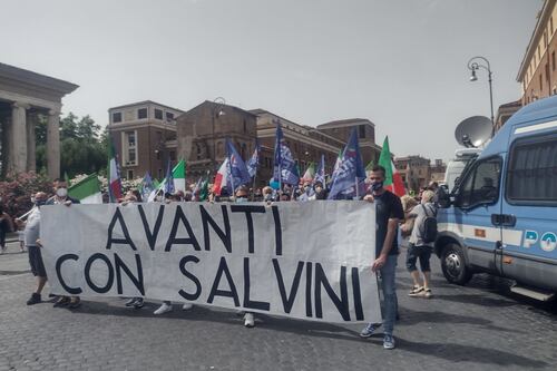 Manifestazione Lega a Roma, Matteo Salvini in piazza con vip e cantanti
