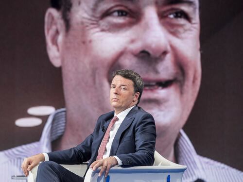 Renzi disperato: ora fa la corte sfacciata a Zingaretti. Vuole rientrare nel Pd?
