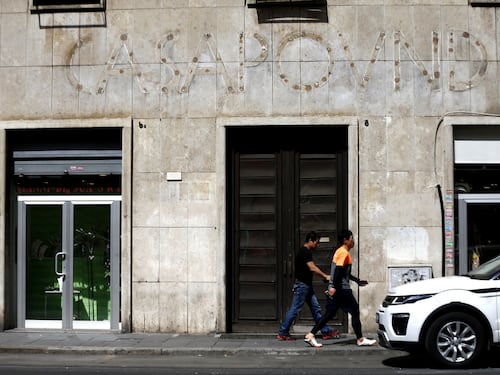 "Sgombero di CasaPound a Roma". Raggi e Castelli esultano, ma è giallo