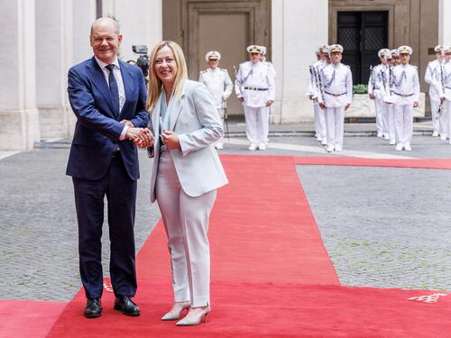Emergenza migranti, Giorgia Meloni a Olaf Scholz: "Italia lasciata sola"