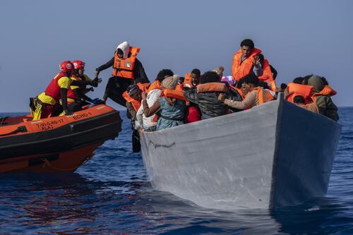 Migranti, la sinistra di Firenze non vuole il cpr in Toscana. Ma si farà comunque