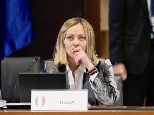 Inchiesta migranti, Meloni: denunciamo da anni. E Salvini travolge "i buoni e generosi del Pd"