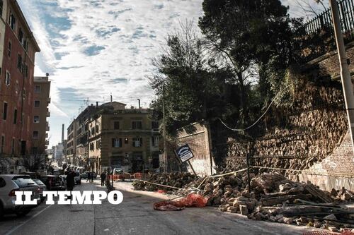 Crolla il muro di Villa Mercede. Paura nella notte a San Lorenzo
